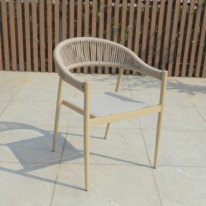 Ghế sân vườn khung nhôm đan dây rope hiện đại, màu be, chụp ngoài trời