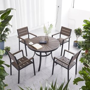 Bộ bàn ghế sân vườn 4 ghế khung sắt mặt nhựa giả gỗ, phong cách hiện đại, phù hợp ngoài trời