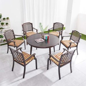 Bộ bàn ghế sân vườn nhôm đúc 7 món, bàn tròn, ghế nệm sọc nhiều màu, phong cách tân cổ điển