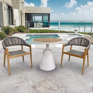 Bộ bàn ghế sân vườn 3 món hiện đại, khung gỗ, dây đan ngoài trời, đặt cạnh hồ bơi sang trọng