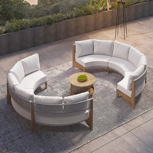 Bộ sofa sân vườn cong hiện đại, khung gỗ teak, nệm trắng kem, phù hợp biệt thự ngoài trời