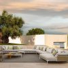 Bộ sofa sân vườn góc L lớn, khung nhôm, đan dây rope, nệm ghi sáng, bàn trà tròn, phong cách hiện đại ngoài trời