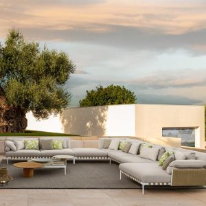 Bộ sofa sân vườn góc L lớn, khung nhôm, đan dây rope, nệm ghi sáng, bàn trà tròn, phong cách hiện đại ngoài trời