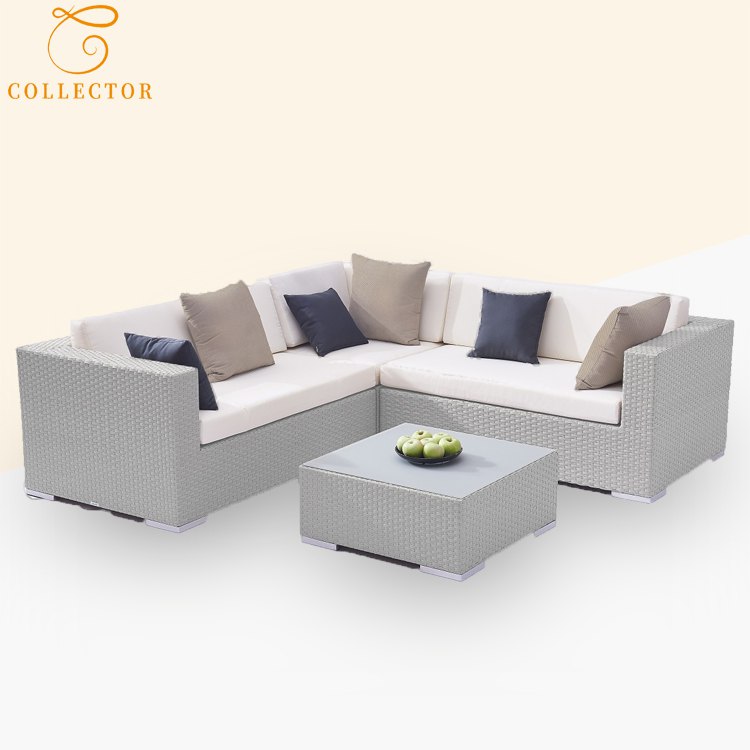 Bộ sofa sân vườn chữ L giả mây màu xám nhạt, nệm trắng kem, bàn trà mặt kính