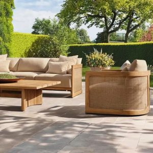 Bộ sofa sân vườn 4 món gỗ teak, nệm be, phong cách hiện đại ngoài trời