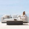 Bộ sofa ngoài trời hiện đại màu xám nhạt kèm bàn trà mặt giả gỗ sang trọng