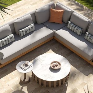 Bộ sofa sân vườn góc L hiện đại với nệm ghi sáng và bàn trà mặt đá sang trọng ngoài trời