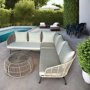 Bộ sofa sân vườn góc L khung kim loại, dây nhựa giả mây, nệm ghi sáng đặt ngoài trời cạnh hồ bơi
