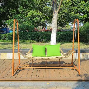 Xích đu sân vườn 2 chỗ khung sắt dây đan, nệm be gối xanh lá, đặt ngoài trời