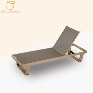 Ghế tắm nắng ngoài trời khung nhôm sơn tĩnh điện màu vàng champagne, lưới textilene nâu nhạt hiện đại