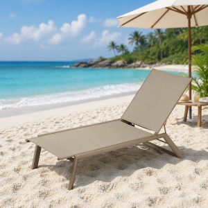 Ghế tắm nắng ngoài trời khung nhôm vải lưới đặt trên bãi biển, thiết kế hiện đại