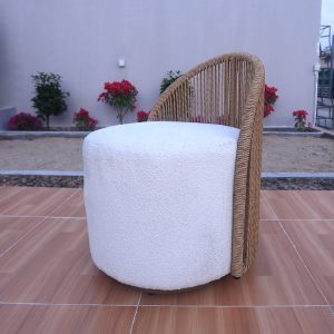 Ghế đơn ngoài trời dây rope giả mây, nệm tròn trắng kem chụp góc nghiêng