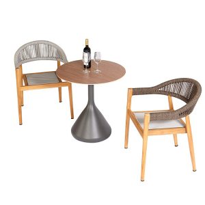 Bộ bàn ghế ngoài trời 2 ghế 1 bàn, khung gỗ teak, dây rope, mặt bàn gỗ, chụp nền trắng