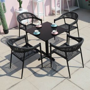 Bộ bàn ghế ngoài trời 4 ghế dây rope, bàn vuông đen tối giản, phù hợp quán cà phê sân vườn