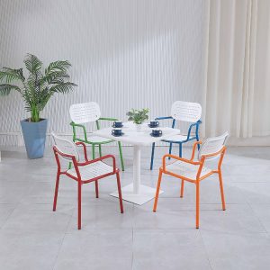 Bộ bàn ghế sân vườn 5 món, 4 ghế phối trắng nhiều màu, bàn vuông trắng, phong cách trẻ trung