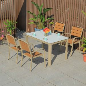 Bộ bàn ghế ngoài trời 5 món, ghế nan nhựa giả gỗ, bàn kính vân đá sang trọng