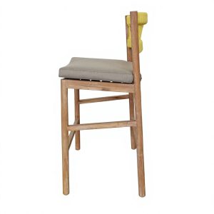 Góc nhìn ngang ghế bar ngoài trời khung gỗ teak, nệm dày