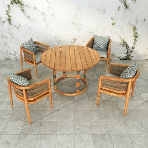 Bộ bàn ghế ngoài trời gỗ teak dây rope, chụp trên nền tường trắng, đủ 5 món