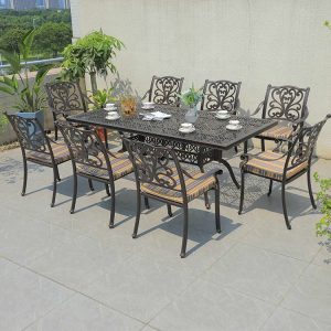 Bộ bàn ghế ngoài trời nhôm đúc 8 ghế tựa hoa văn, nệm sọc vàng nâu, phong cách tân cổ điển