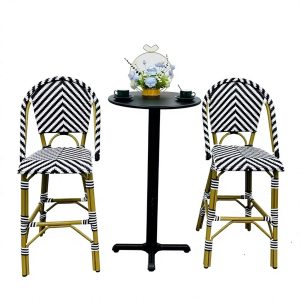 Bộ bàn ghế bar ngoài trời giả mây họa tiết ziczac đen trắng, bàn mặt tròn đen, thiết kế sang trọng