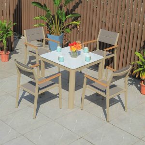Bộ bàn ghế sân vườn nhôm mặt đá vuông, 4 ghế lưng textilene phối gỗ, hiện đại