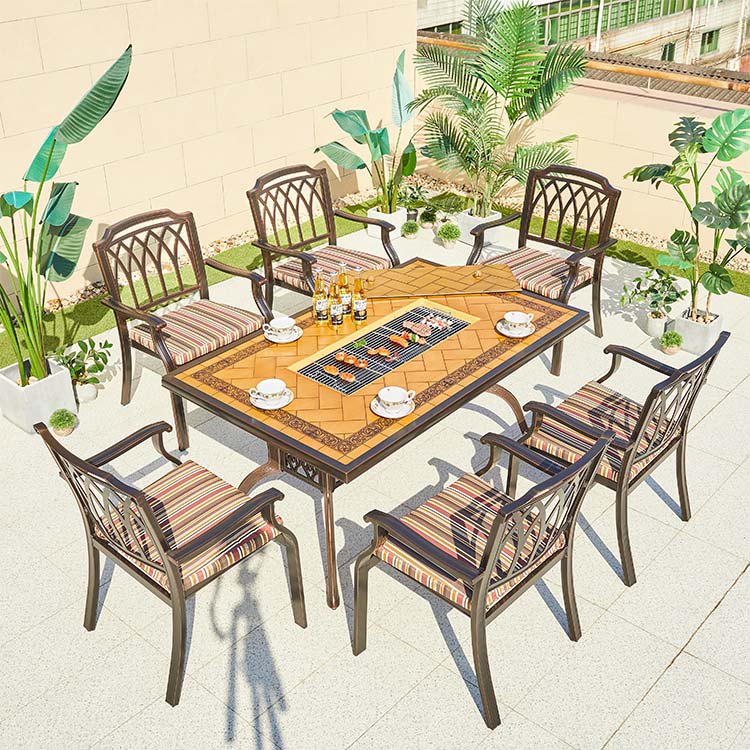 Bộ bàn ghế ngoài trời nhôm đúc 7 món, thiết kế lưng ghế đơn giản, mặt bàn có bếp nướng BBQ