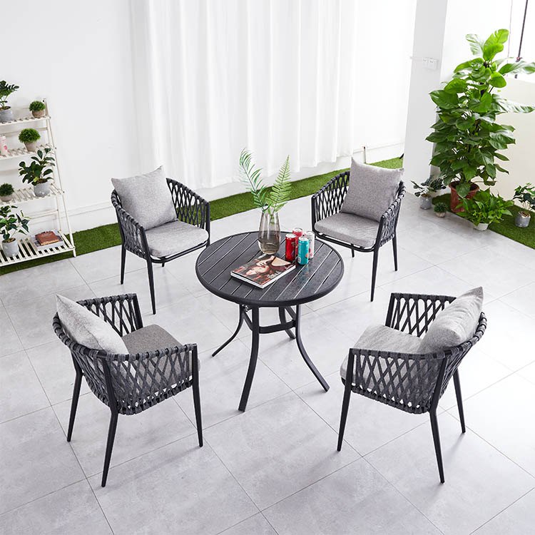 Bộ bàn ghế ngoài trời 4 ghế dây đan caro, nệm ghi, bàn tròn nhôm