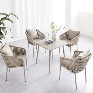 Bộ bàn ghế ngoài trời nhôm đan dây rope kiểu trơn, tông màu be sáng, 4 ghế 1 bàn vuông