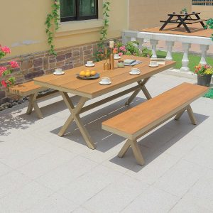 Bộ bàn ăn ngoài trời có 2 băng ghế dài, mặt bàn màu gỗ, phù hợp sân vườn