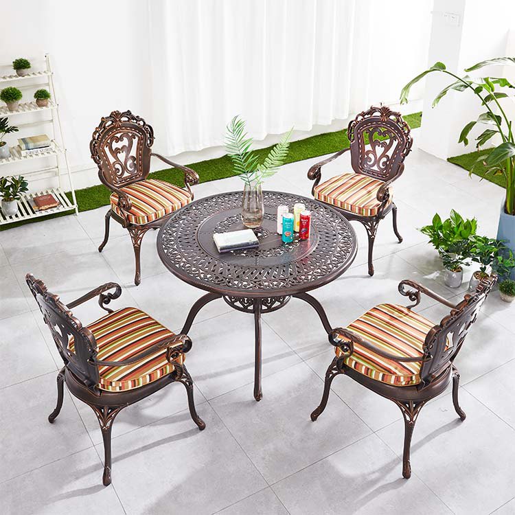 Bộ bàn ghế sân vườn nhôm đúc 4 ghế, thiết kế hoa văn cổ điển, nệm sọc