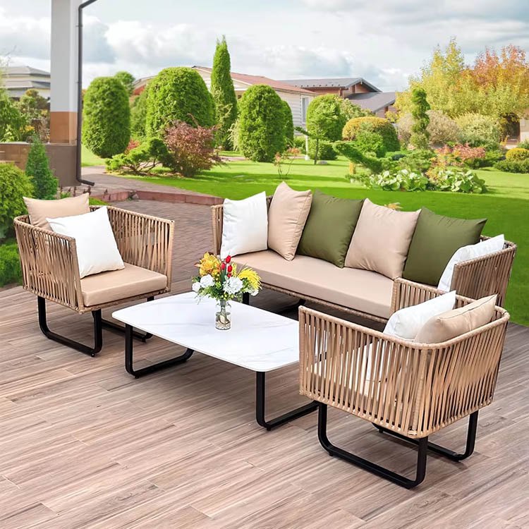 Bộ sofa ngoài trời 4 món hiện đại, dây rope, nệm be, gối xanh rêu, bàn kính, đặt sân vườn