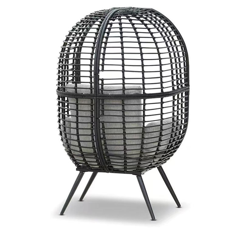 Góc nhìn sau ghế lồng chim sân vườn, khung đan chắc chắn