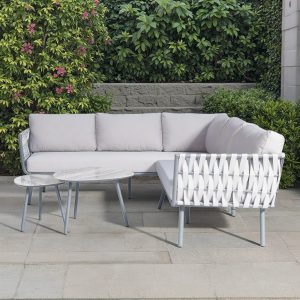 Sofa ngoài trời góc L dây đan bản lớn, nệm màu ghi, bàn trà đôi mặt đá sang trọng