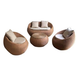 Bộ sofa sân vườn 4 món giả mây màu nâu sáng, phối cảnh nền trắng, nổi bật kiểu dáng hiện đại