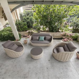 Bộ sofa ngoài trời màu ghi xám, nệm dày êm ái, phù hợp sân vườn hoặc ban công lớn