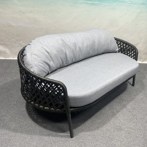 Sofa đôi ngoài trời đan dây nhựa giả mây, nệm dày màu ghi sáng sang trọng