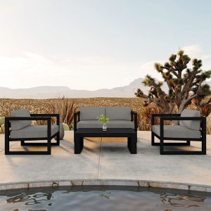 Bộ sofa ngoài trời hiện đại với khung nhôm đen, nệm ghi, bố trí cạnh hồ nước, phù hợp sân vườn