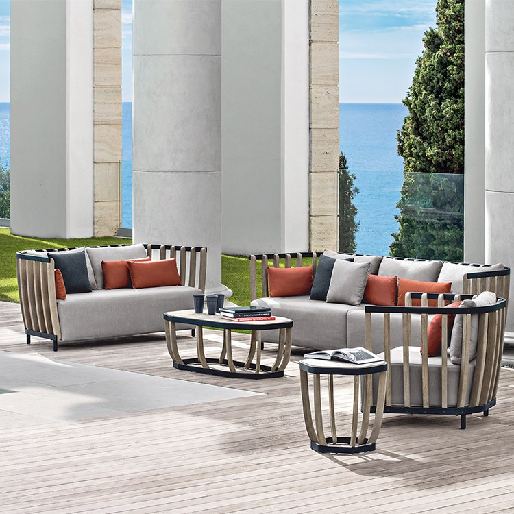 Bộ sofa ngoài trời hiện đại phối màu ghi, cam, khung nhôm gỗ teak, view biển sang trọng