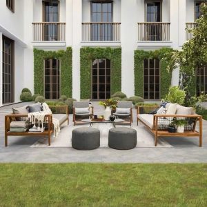 Bộ sofa ngoài trời gỗ teak, dây đan đen, phối cùng ghế đơn và bàn trà, đặt sân vườn rộng