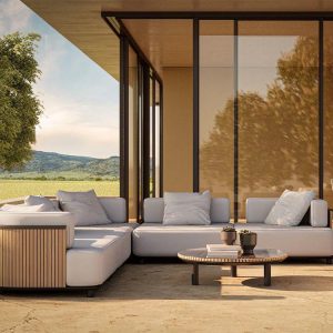 Sofa ngoài trời góc L lớn, phối cảnh sân vườn sang trọng, nệm dày êm ái