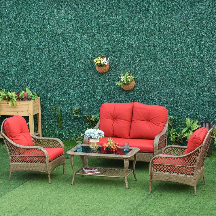 Bộ ghế sofa giả mây ngoài trời 4 chỗ, nệm đỏ cam nổi bật giữa sân vườn
