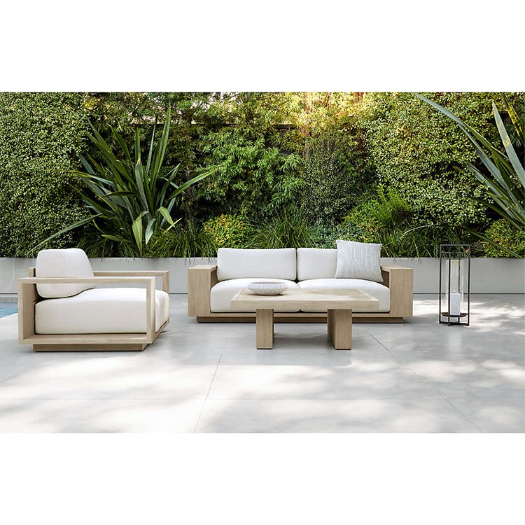 Bộ sofa sân vườn gỗ teak gồm sofa đôi, ghế đơn và bàn trà, nệm trắng kem cao cấp