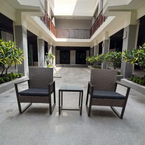 Bộ 2 ghế đơn và bàn kính giả mây ngoài trời phong cách hiện đại, phù hợp sân vườn