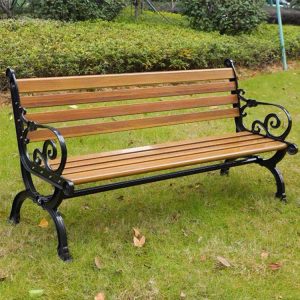 Ghế băng sân vườn ngoài trời đặt trên cỏ, phù hợp công viên
