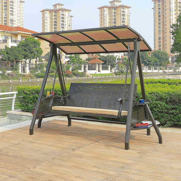 Xích đu ngoài trời 3 chỗ màu đen, mái che lớn, không có gối tựa