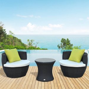 Bộ bàn ghế giả mây ngoài trời màu đen, nệm trắng, view biển sang trọng