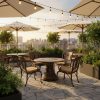 Bộ bàn tròn 4 ghế nhôm đúc ngoài trời, đặt tại rooftop với ô che nắng, không gian xanh