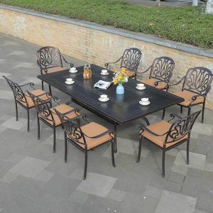 Bộ bàn ghế nhôm đúc ngoài trời 8 ghế, nệm ngồi màu nâu, thiết kế hoa văn cổ điển