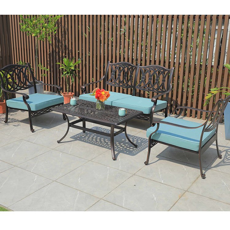 Bộ sofa sân vườn nhôm đúc, nệm xanh dương, tựa lưng hoa văn cổ điển