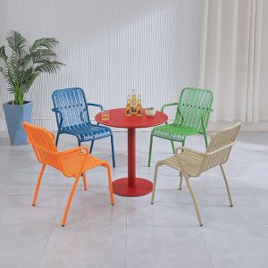 Bộ bàn ghế cafe sân vườn 4 ghế nhôm nhiều màu, bàn tròn đỏ, thiết kế hiện đại trẻ trung trong nhà